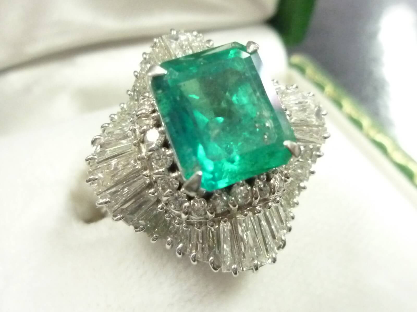 Ｐｔ900　エメラルドリング6ｃｔ