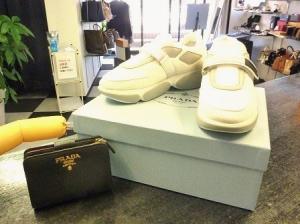 プラダ買取神戸