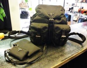 プラダ買取神戸